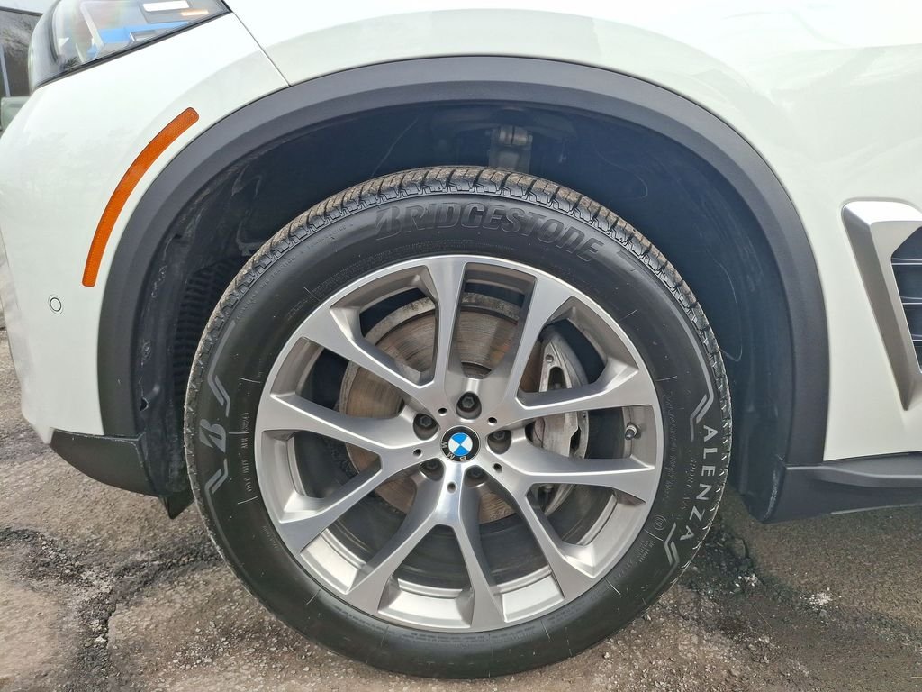 Used 2024 White BMW xDrive40i image 19