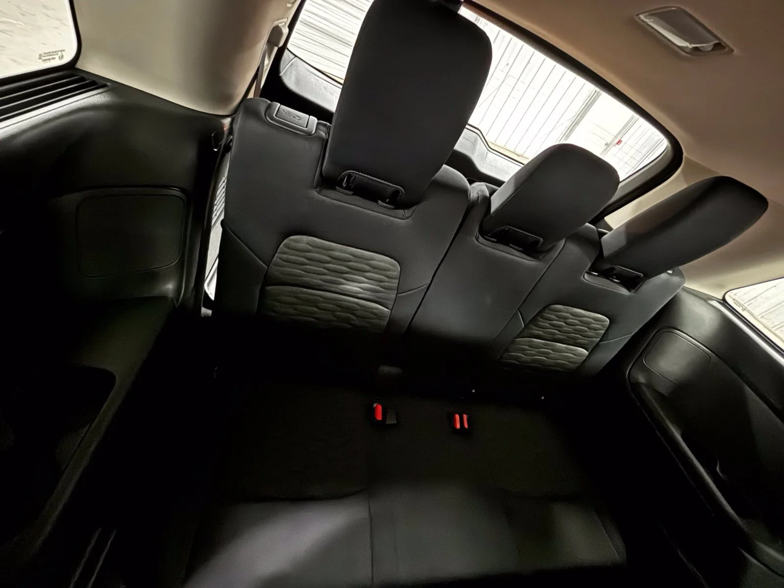 Used 2025 White Nissan SV image 21