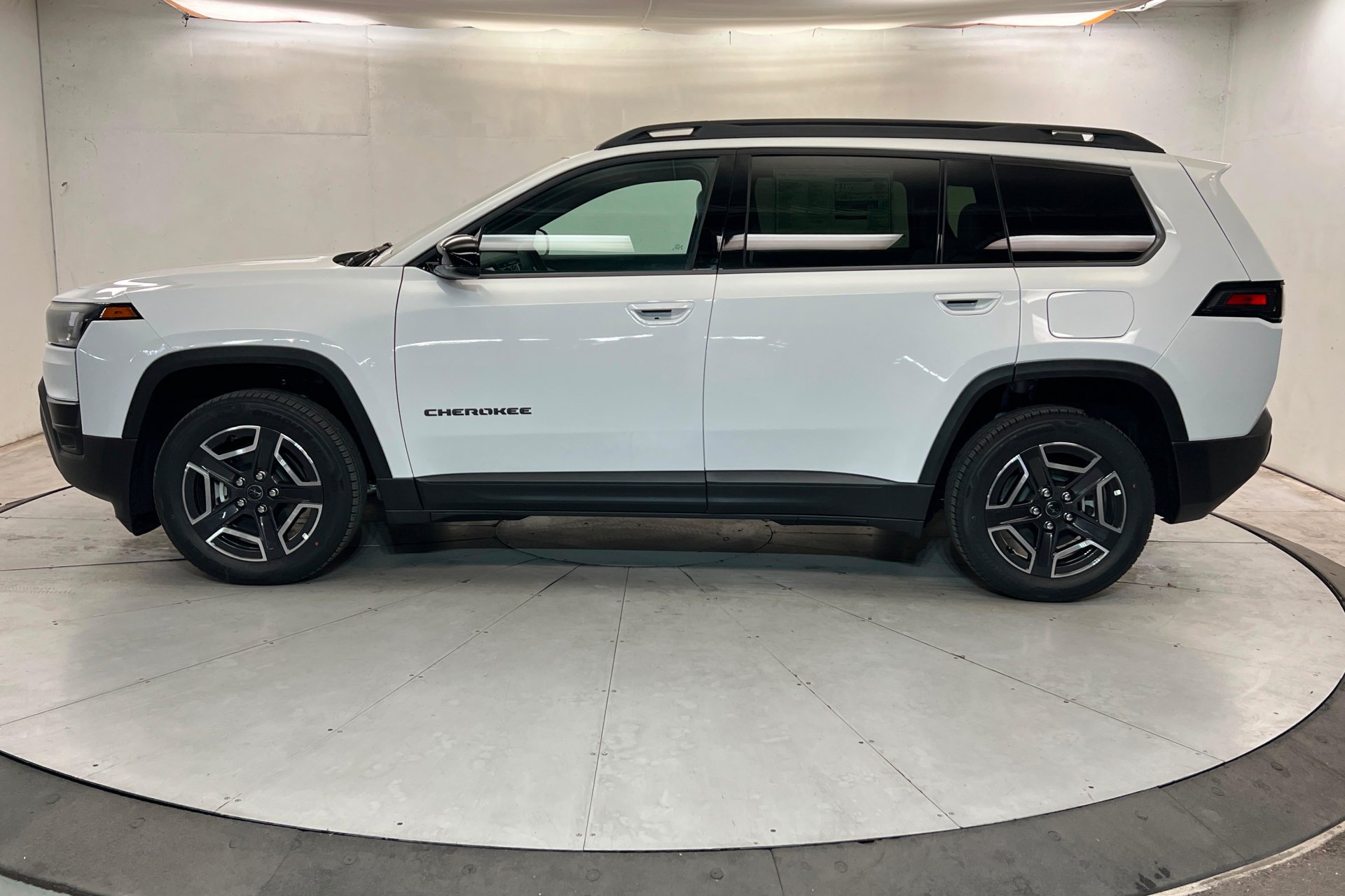 New 2026 Bright White Clear-Coat Exterior Paint Jeep Limited image 2