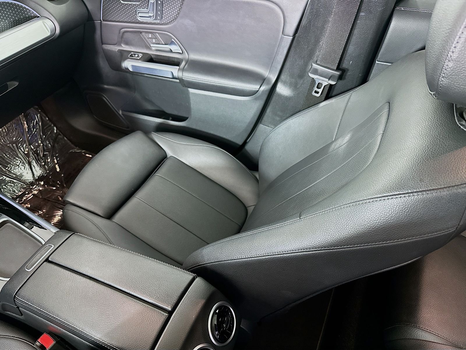 Used 2025 Black Mercedes-Benz GLB 250 image 22