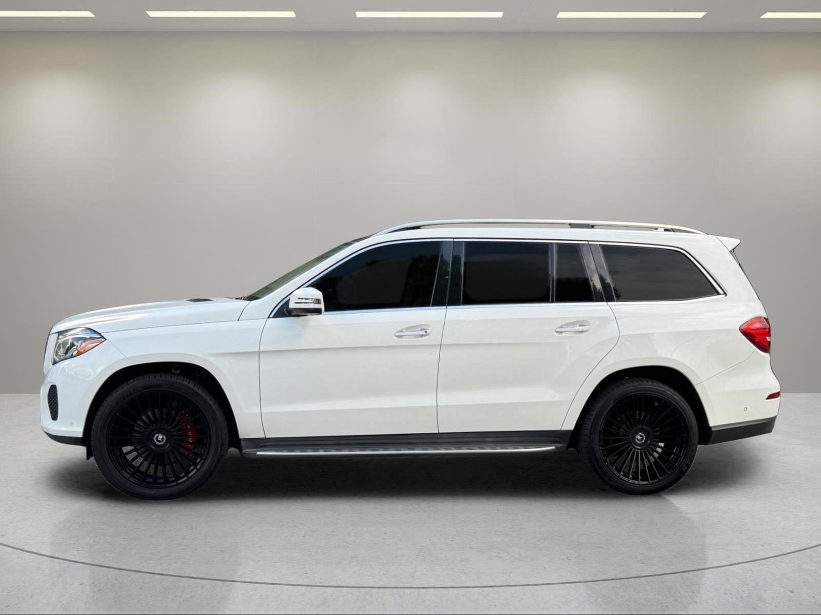 Used 2017  MERCEDES-BENZ TRUCK  image 2