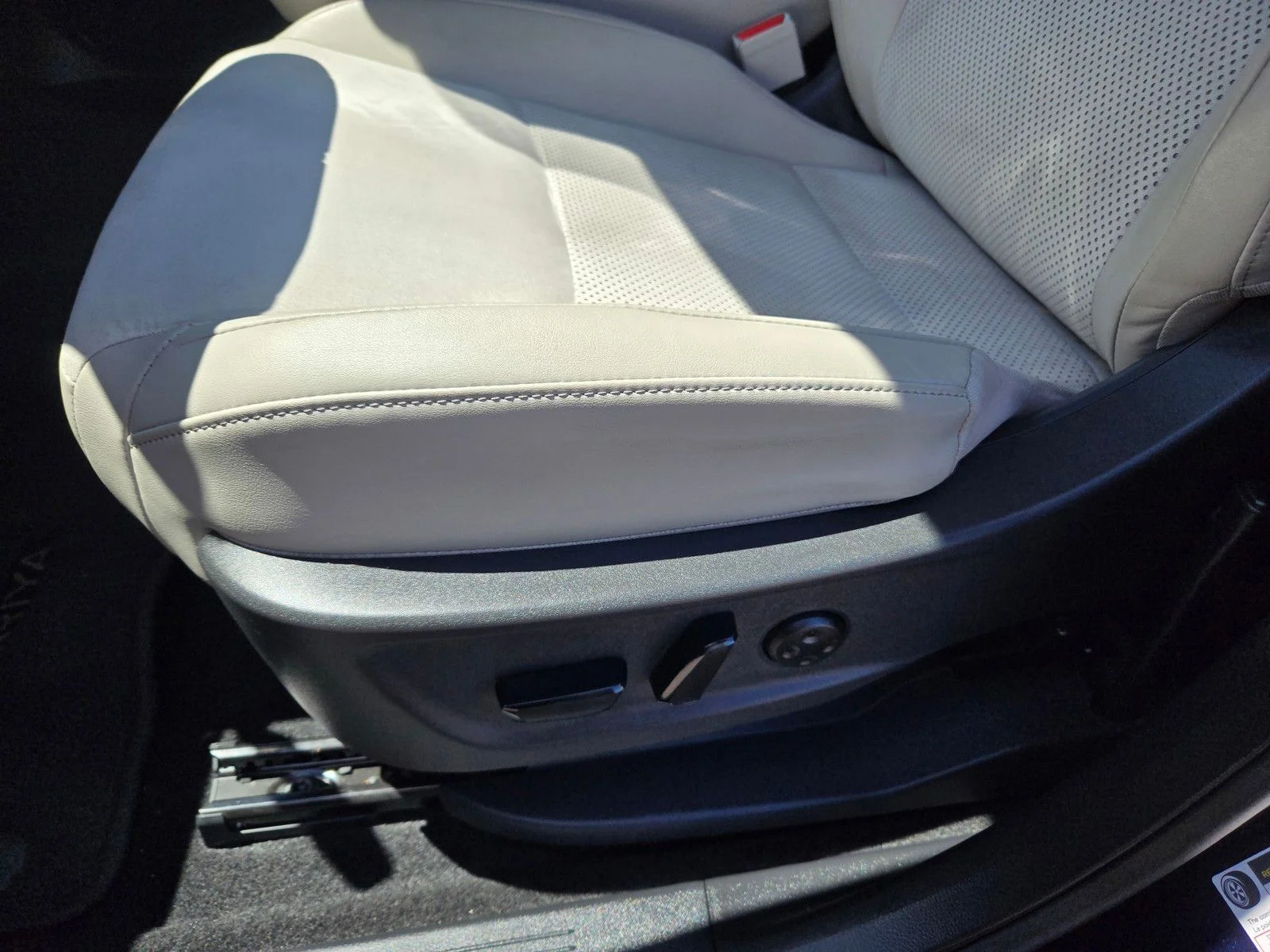 Used 2025 Deep Ocean Blue Pearl/Black Diamond Pearl Nissan ENGAGE image 19