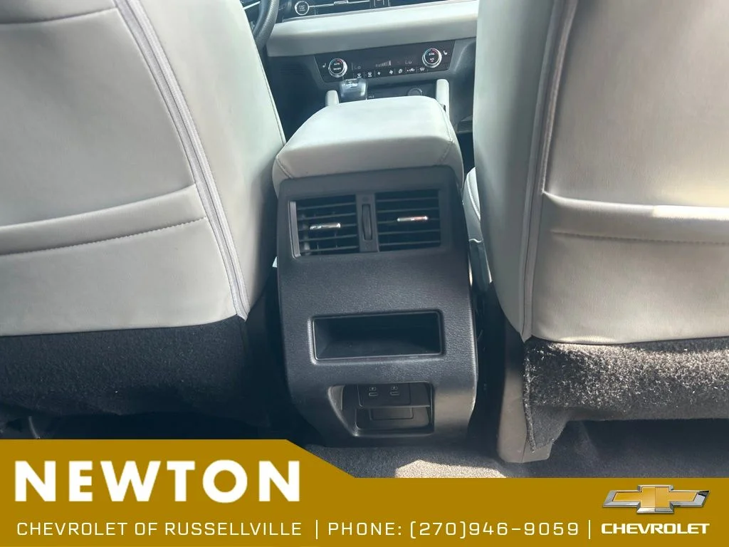Used 2025  Mitsubishi SE image 32