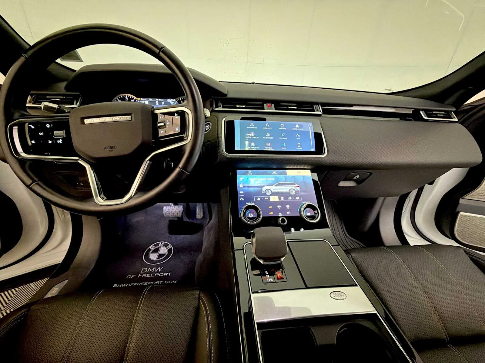 Used 2022  Land Rover S image 12