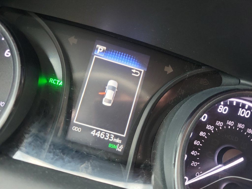 Used 2022 White Toyota SE image 22