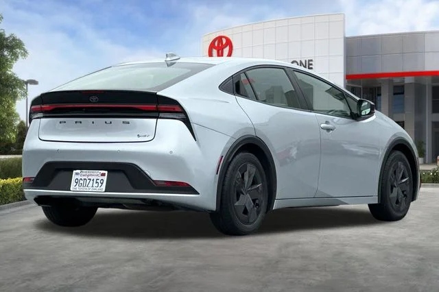 Used 2023  Toyota LE image 4