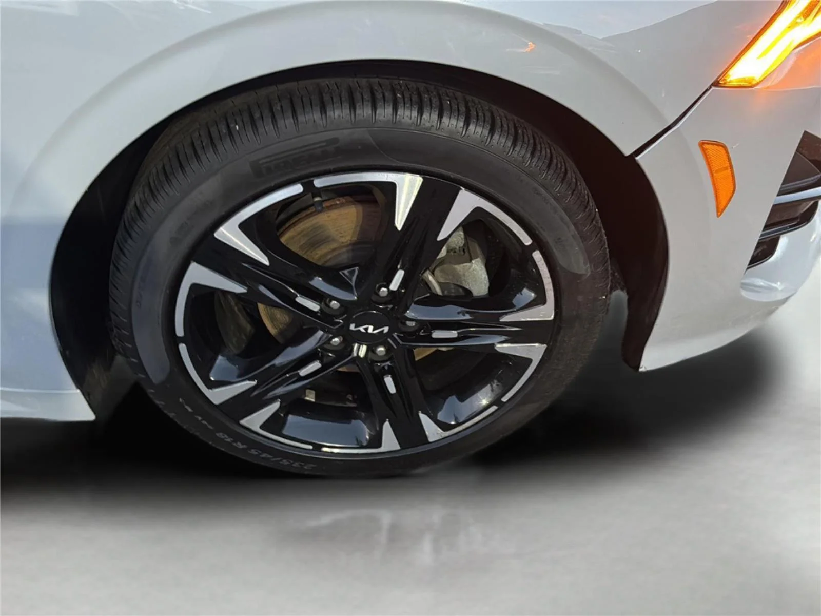 Used 2023 Wolf Gray Kia GT-Line image 28