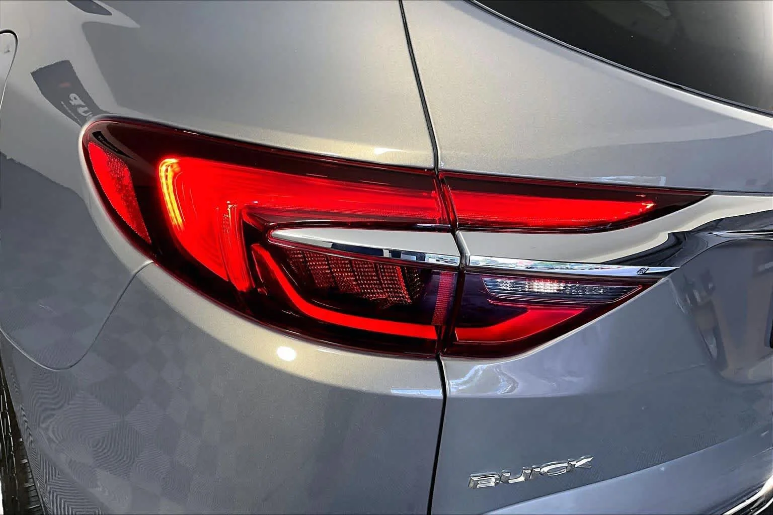 Used 2018 Pepperdust Metallic Buick Essence image 25