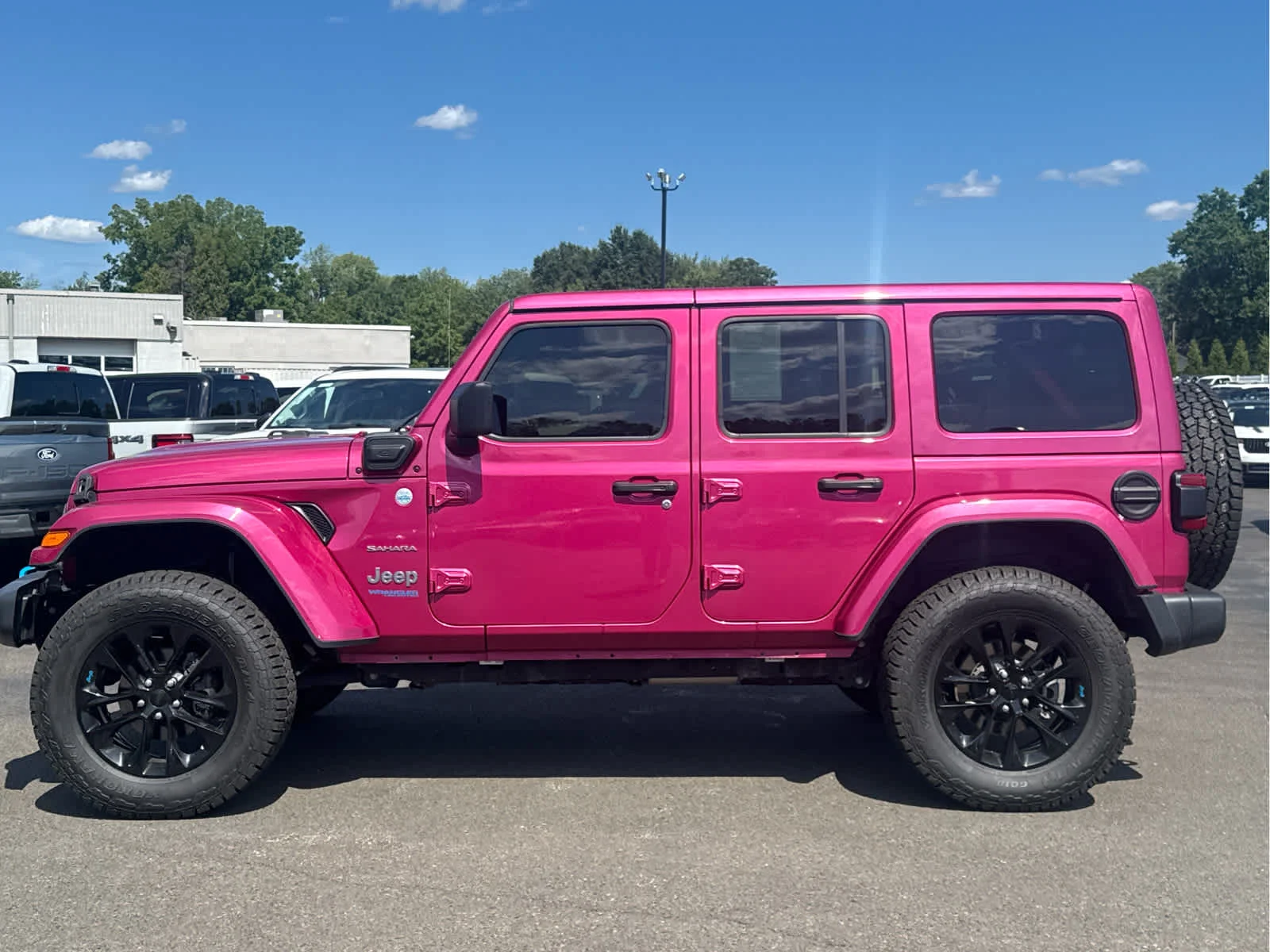 Used 2022 Limited Edition Tuscadero Pearlcoat Jeep Unlimited Sahara image 2