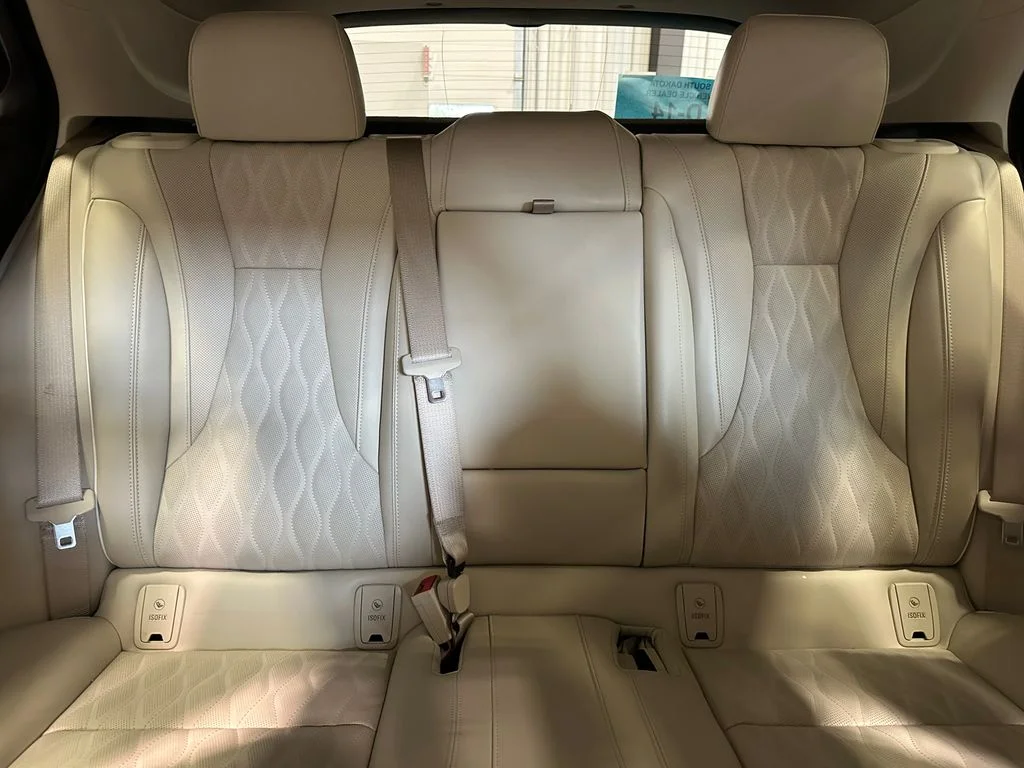 Used 2023 White Buick Avenir image 31