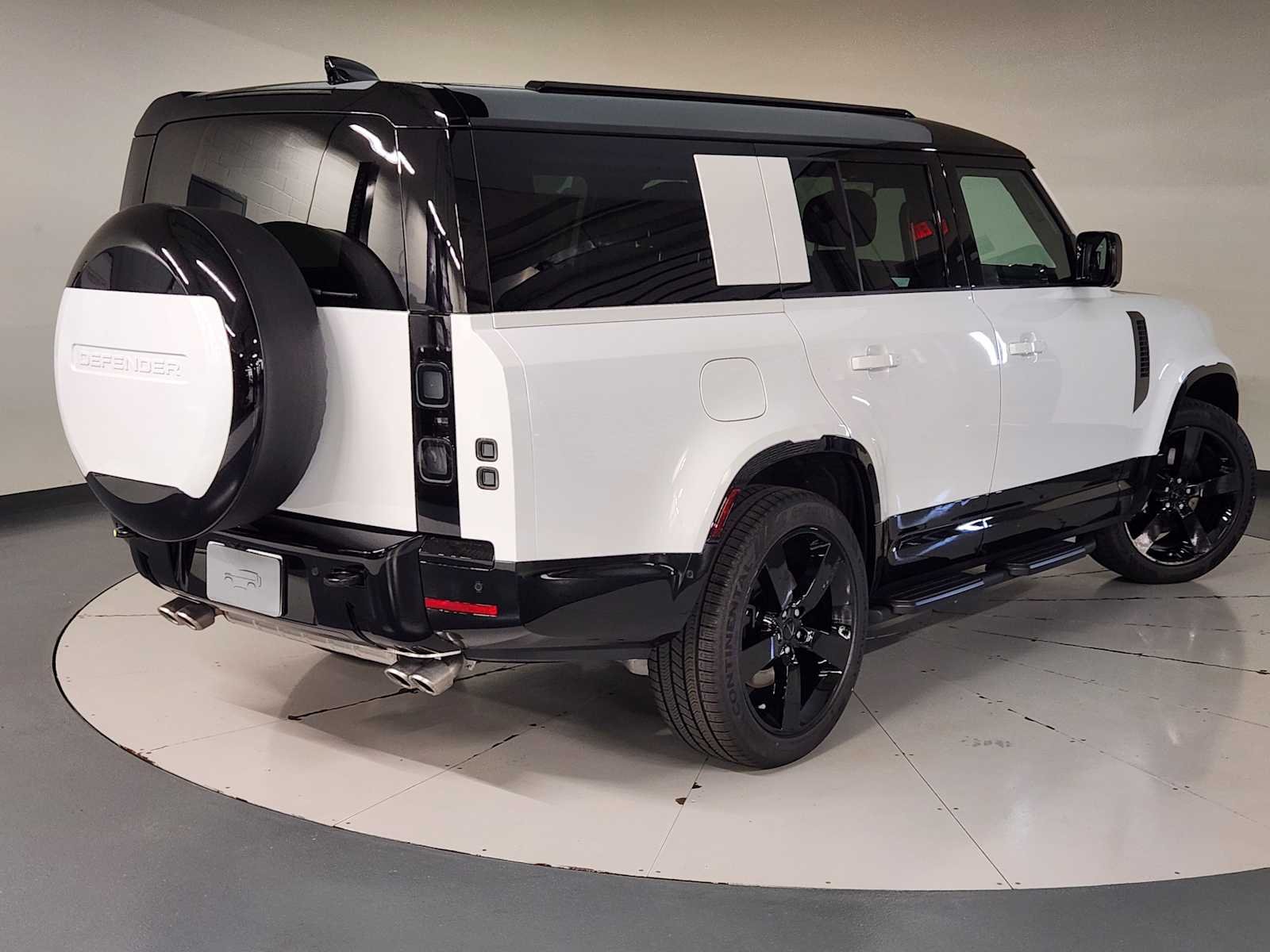 New 2026 Fuji White Land Rover V8 image 2