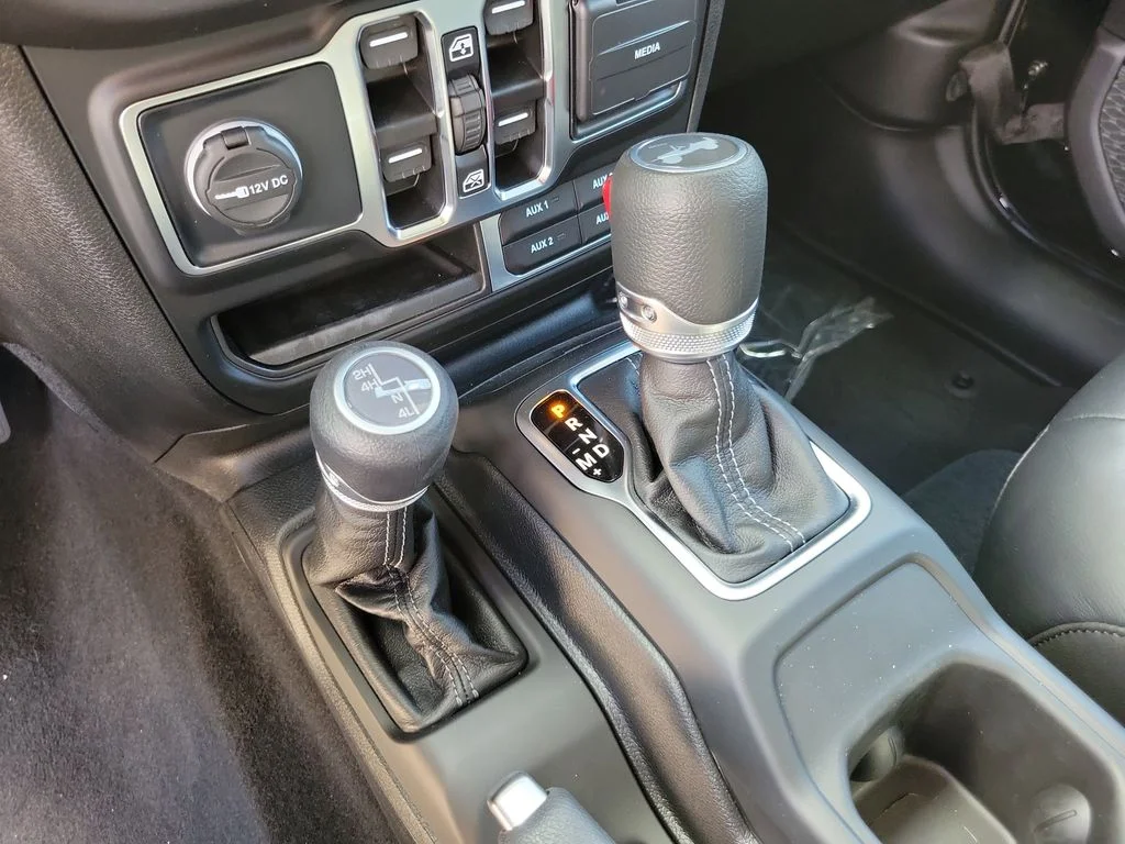 2025 Jeep Wrangler 4-Door Sahara - Photo 25