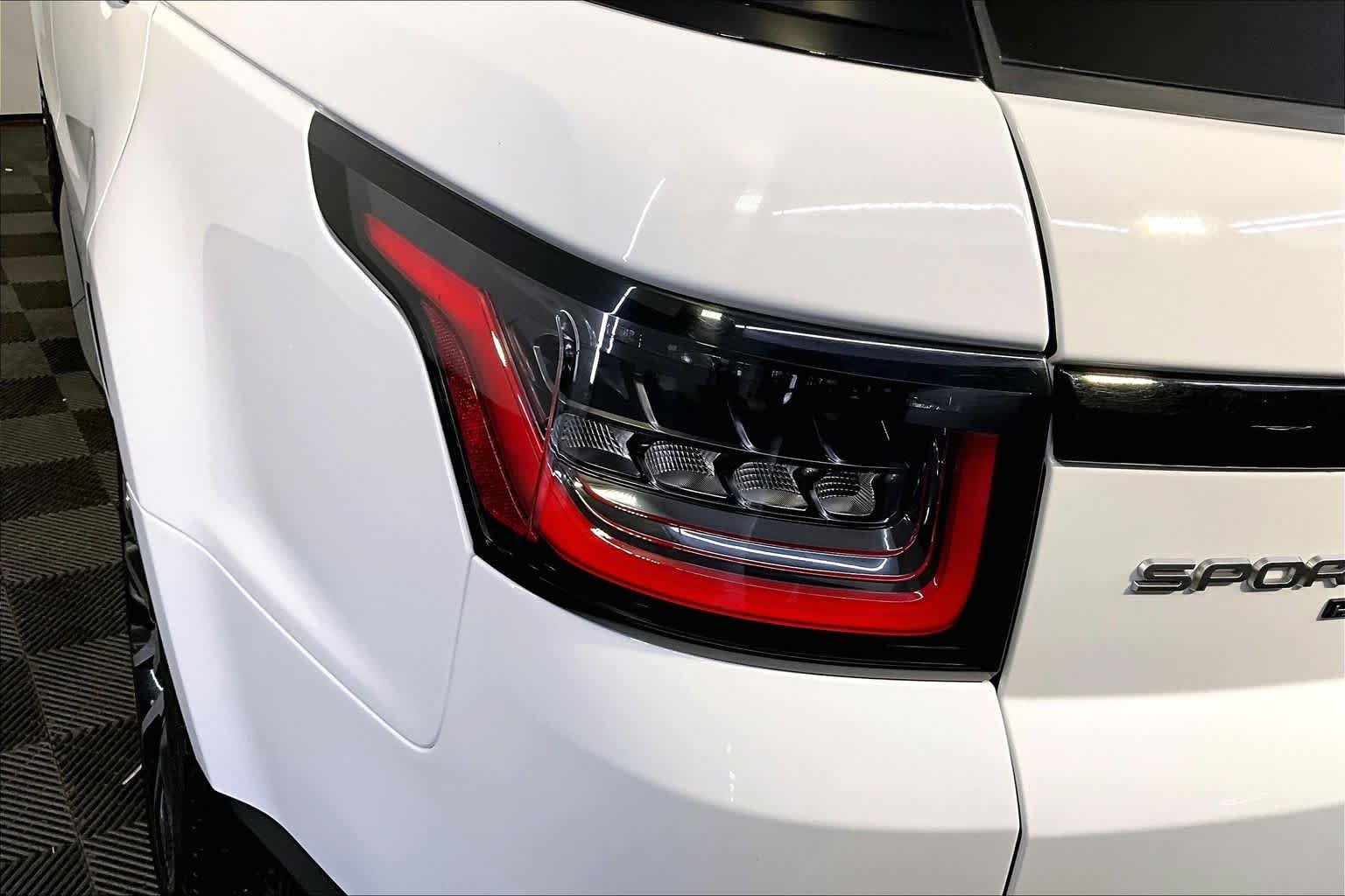 Used 2021 Fuji White Land Rover HSE Silver Edition image 28