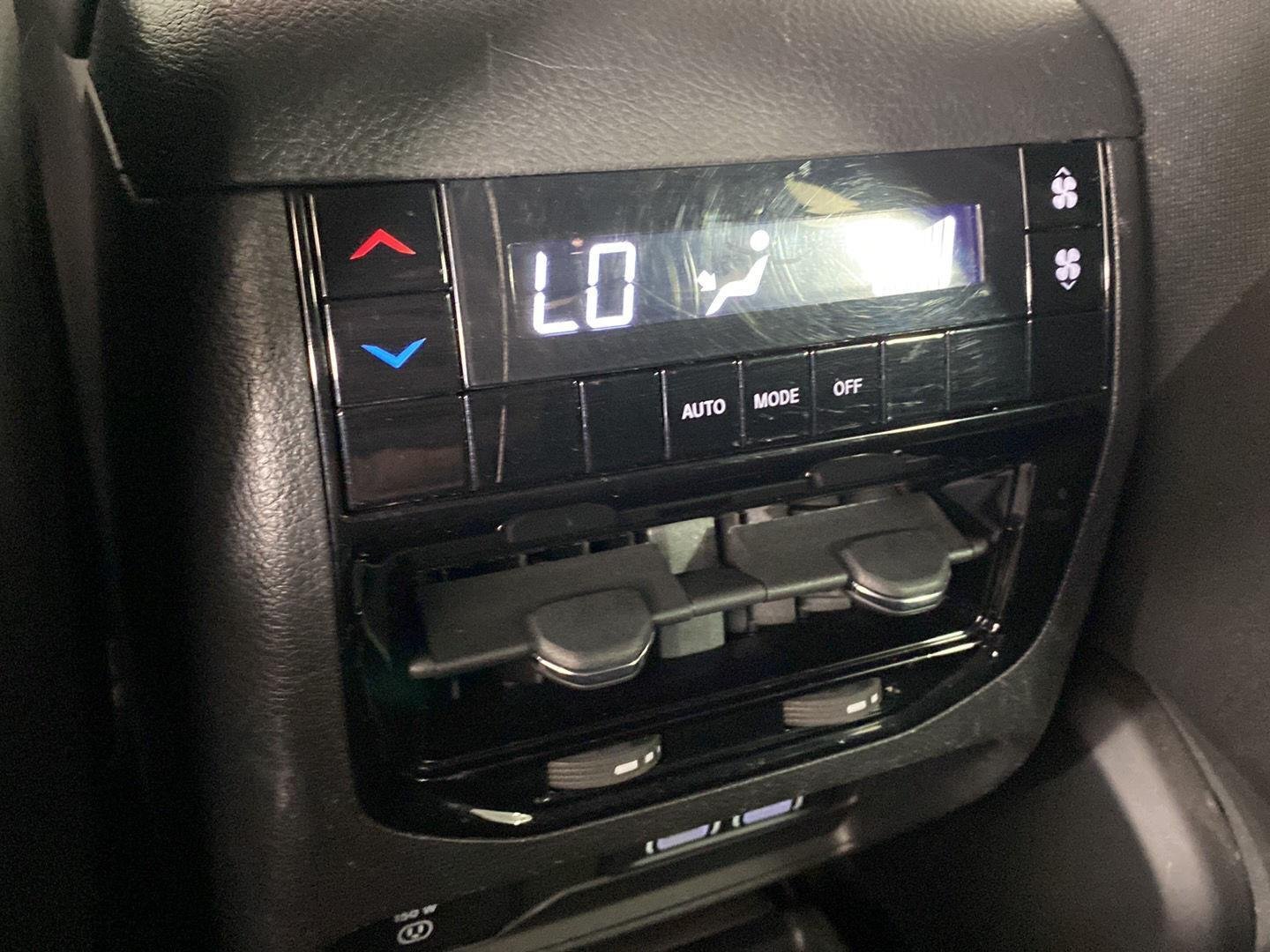 Used 2023 Silver Zynith Jeep Laredo image 28