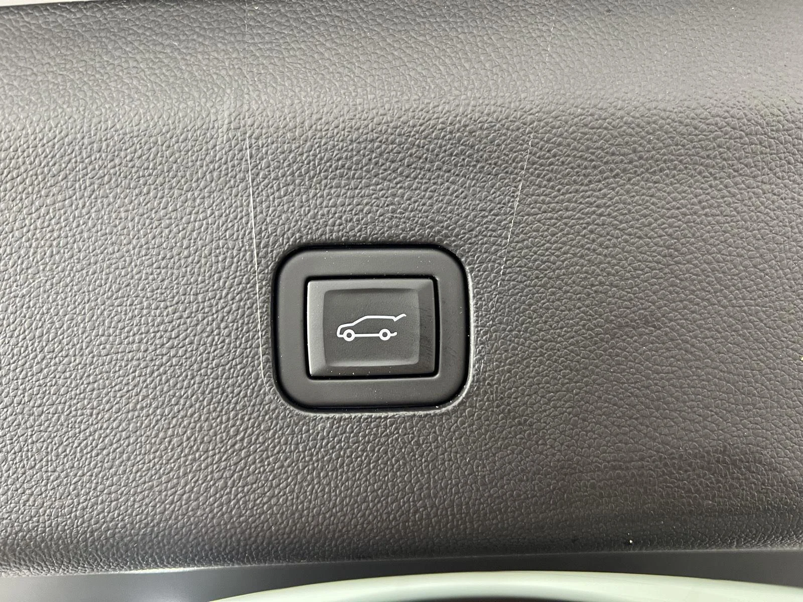 Used 2024 Summit White Buick Essence image 21