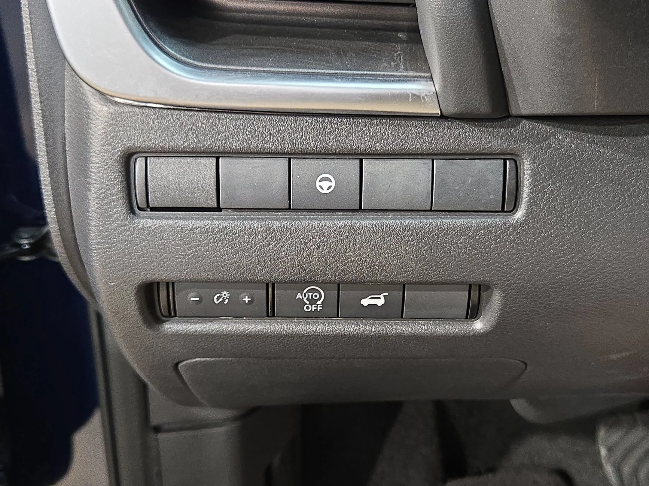 2025 Nissan Rogue SV - Photo 25