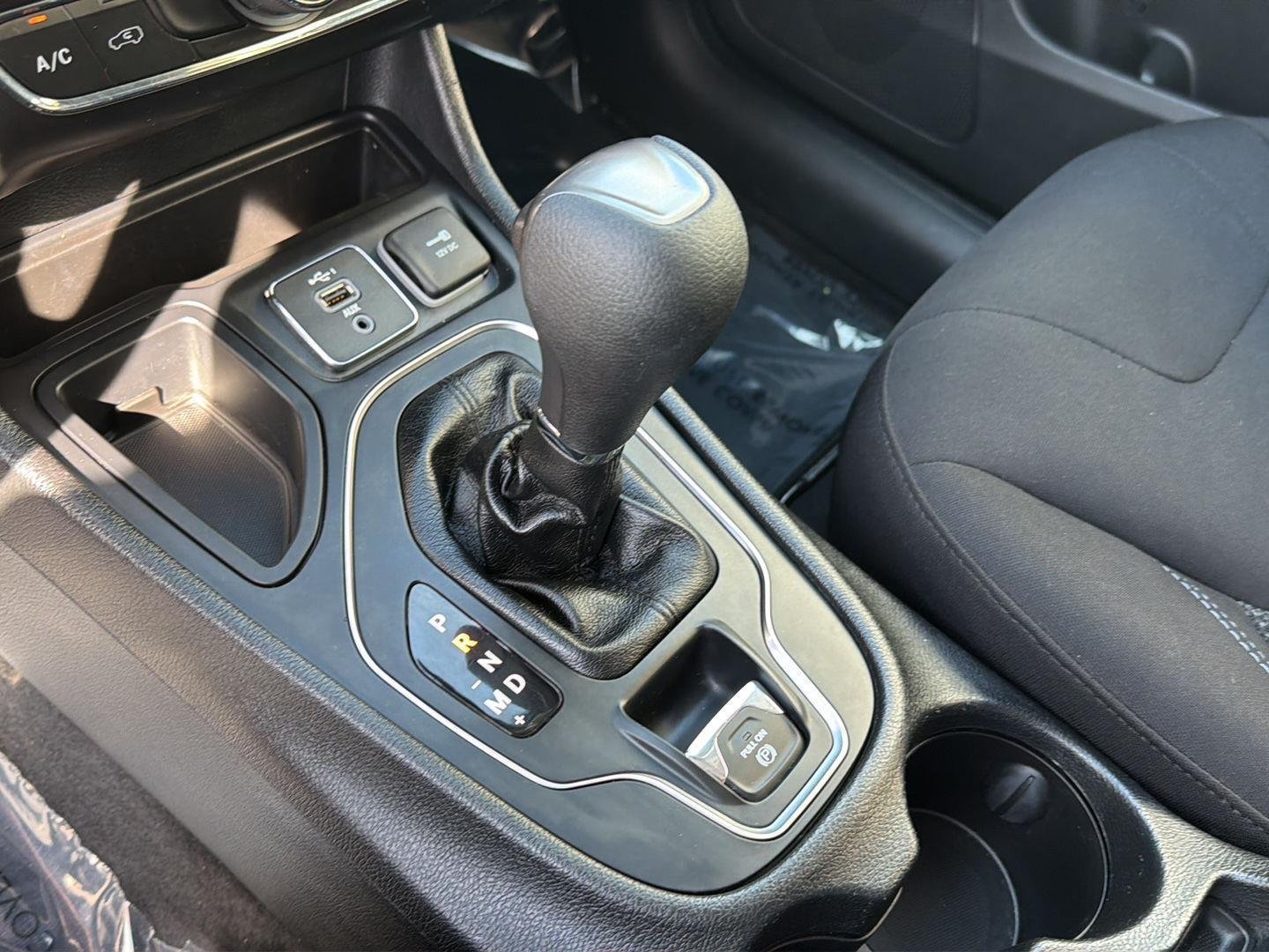 Used 2020 Billet Silver Metallic Clearcoat Jeep Latitude image 26