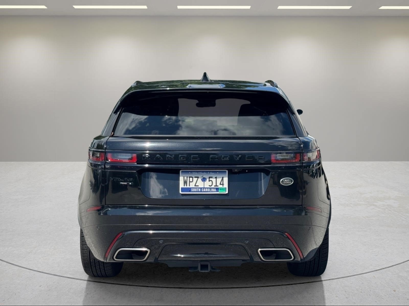 Used 2020  Land Rover R-Dynamic S image 4