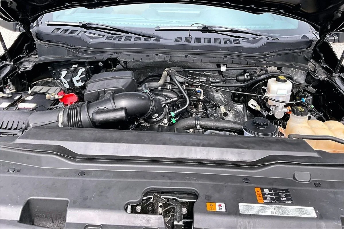 Used 2024  Ford LARIAT image 33
