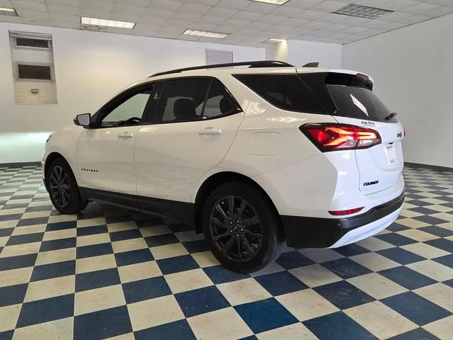Used 2022 Summit White Chevrolet RS image 5