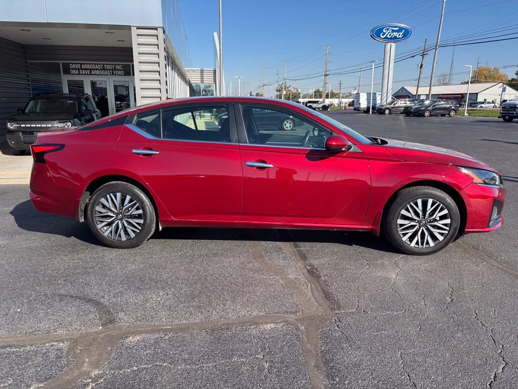 Certified Used 2023 Red Nissan 2.5 SV image 3