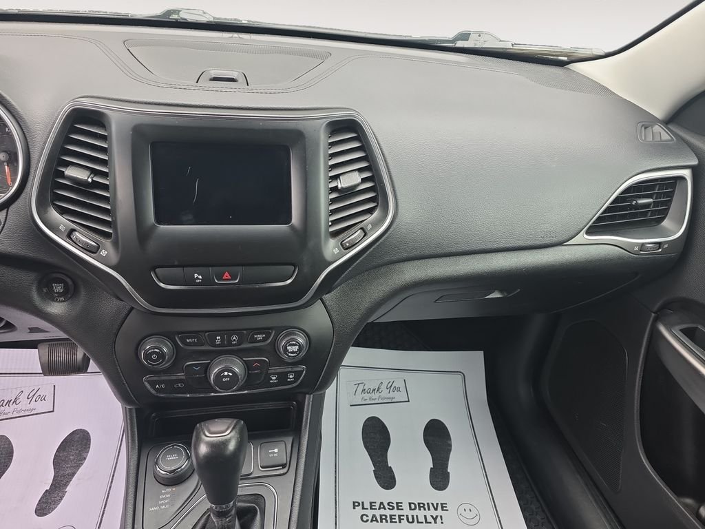 Used 2020 Black Jeep Latitude Plus image 10