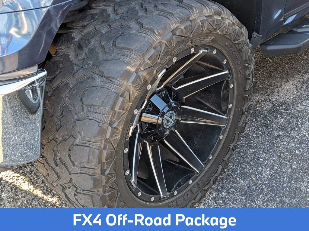 Used 2017 Blue Ford XL image 7