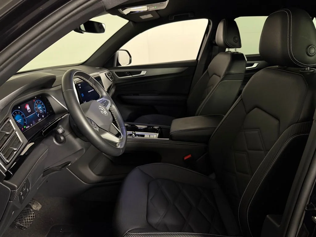 2025 Volkswagen Atlas Cross Sport SE w/Tech - Photo 20