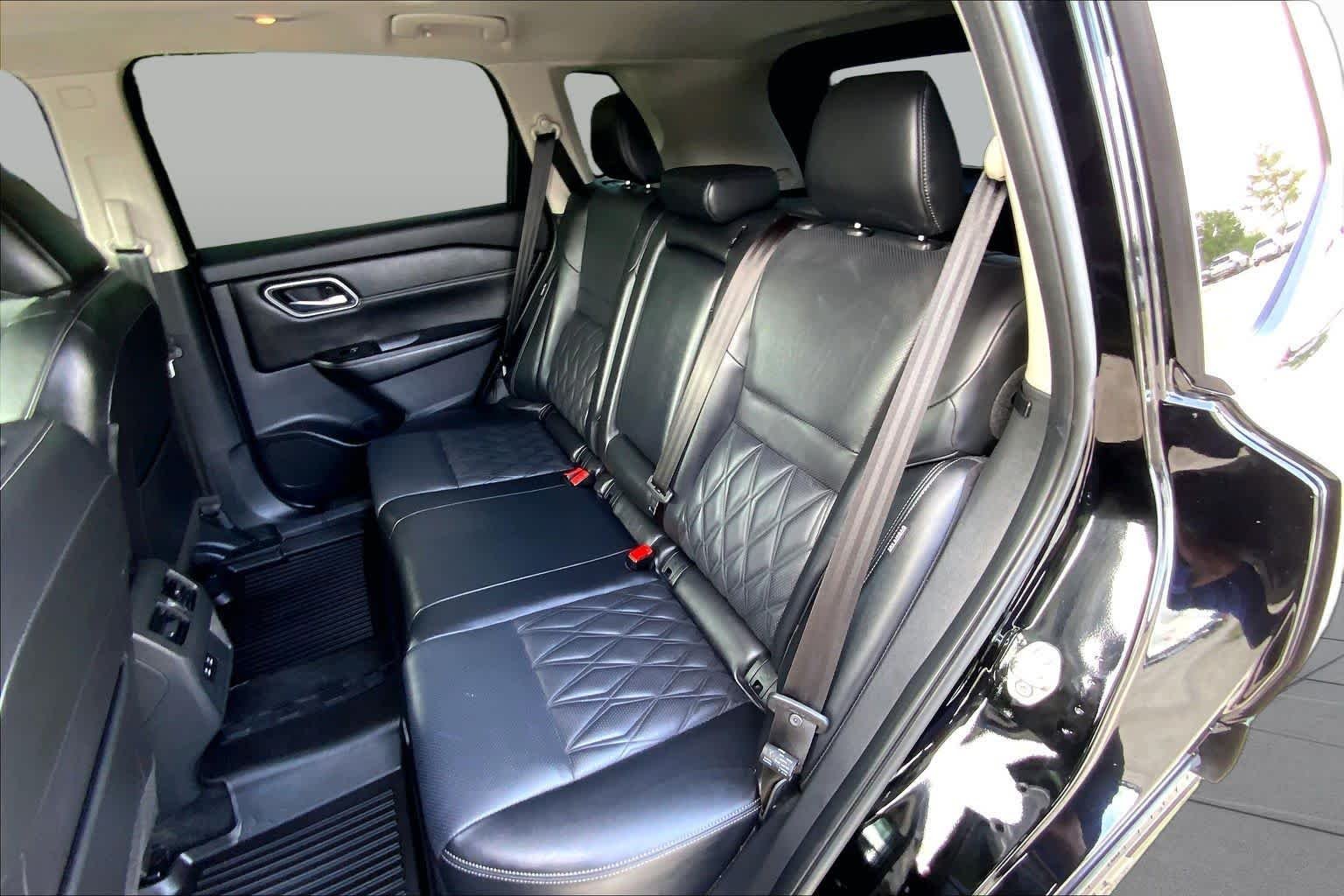 Used 2024 Super Black Nissan Platinum image 21