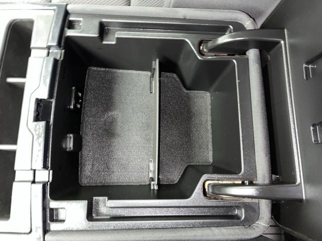 Used 2019 Onyx Black GMC SLE image 23
