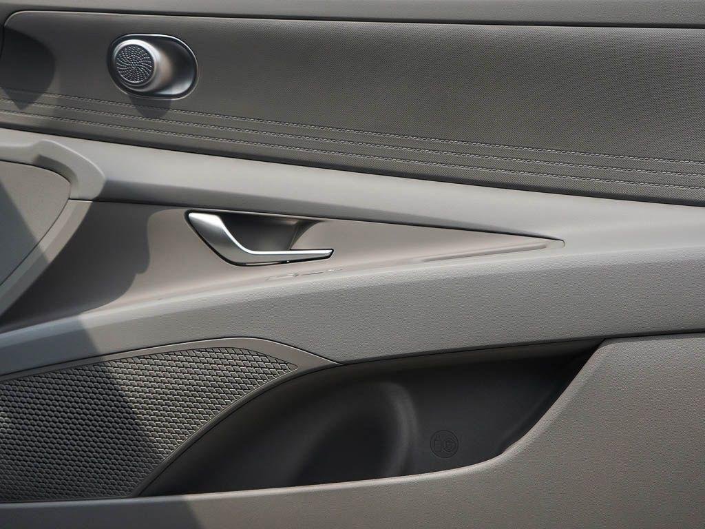 New 2026 Amazon Gray Hyundai SE Sedan FWD image 31