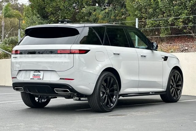 New 2026 Borasco Grey Land Rover Dynamic SE image 5