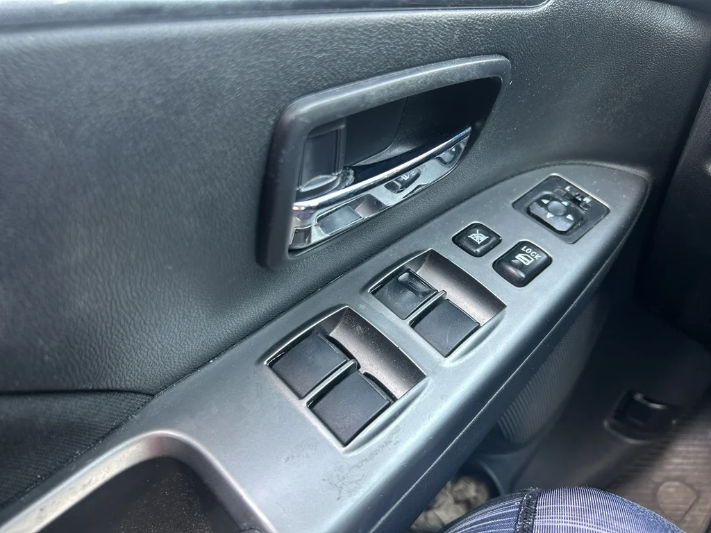 Used 2018 Octane Blue Metallic Mitsubishi ES 2.0 image 14