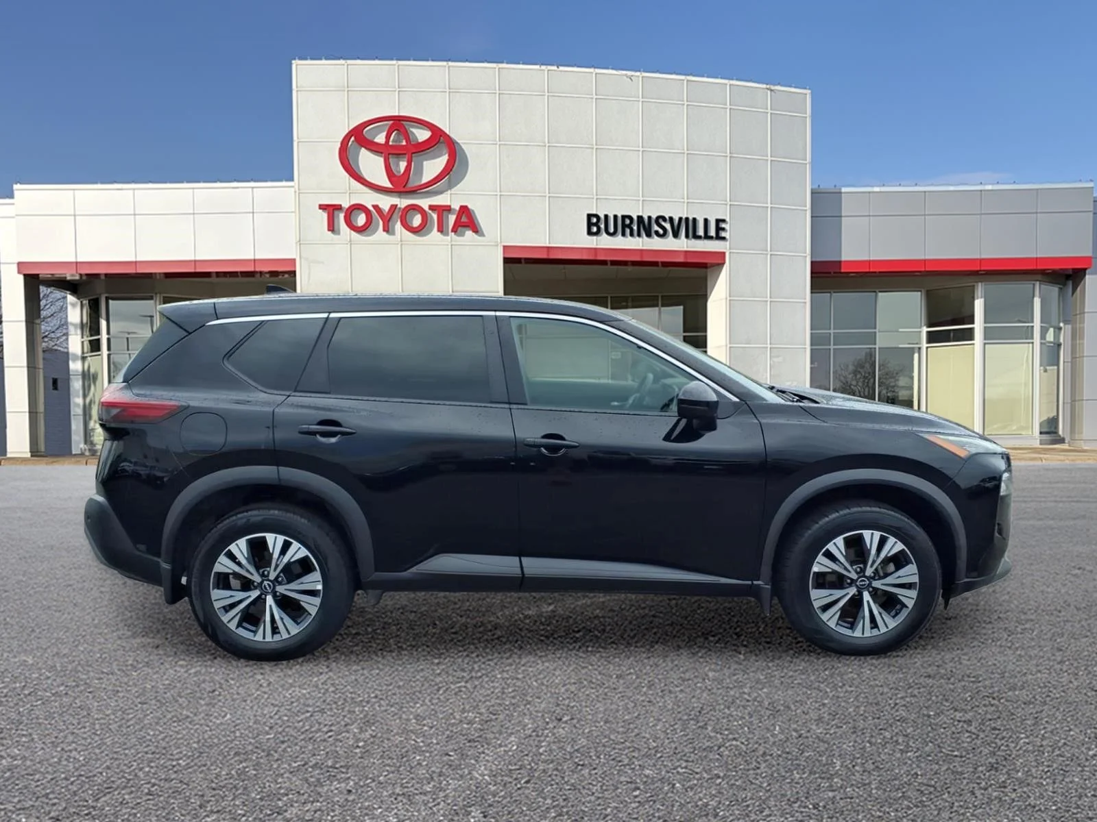 Used 2022 Nissan Rogue SV with VIN 5N1BT3BB6NC728813 for sale in Burnsville, Minnesota