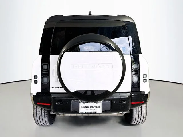 New 2026 Fuji White Land Rover X-Dynamic SE image 6