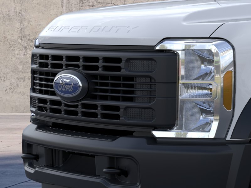 New 2026 Oxford White Ford F-550 image 17