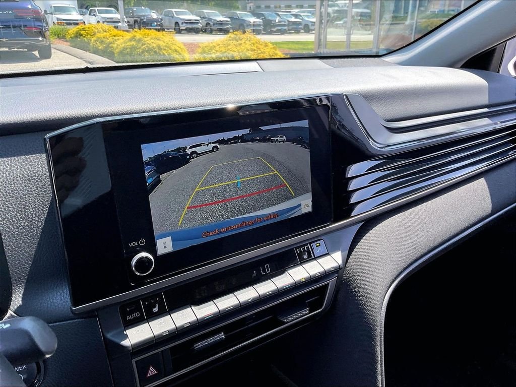 Used 2025 White Toyota LE image 19