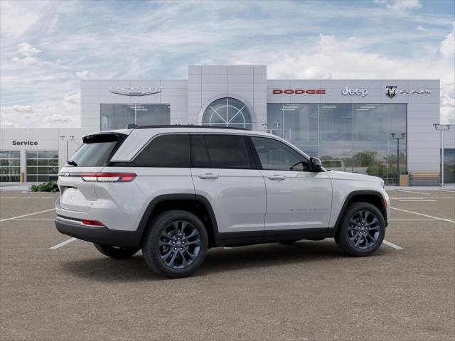 New 2026 Bright White Clear-Coat Exterior Paint Jeep  image 30