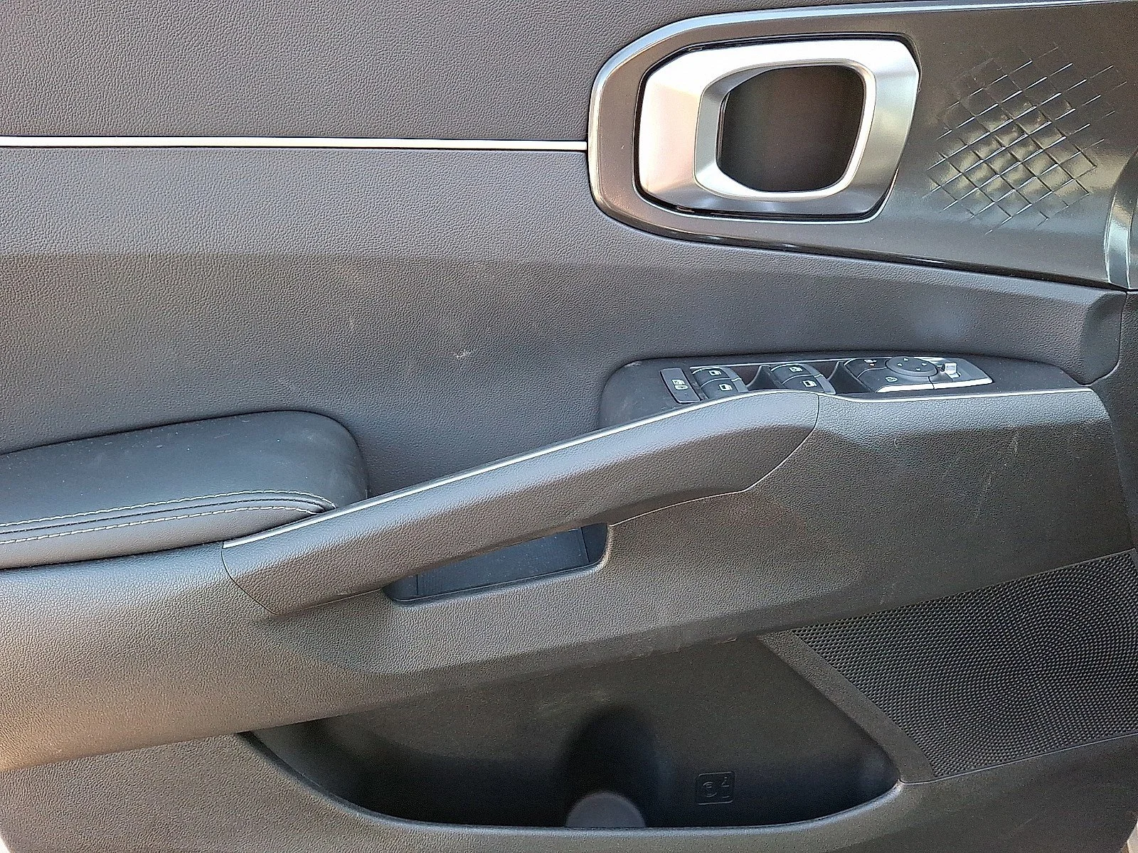 New 2026 Ebony Black Kia S image 8