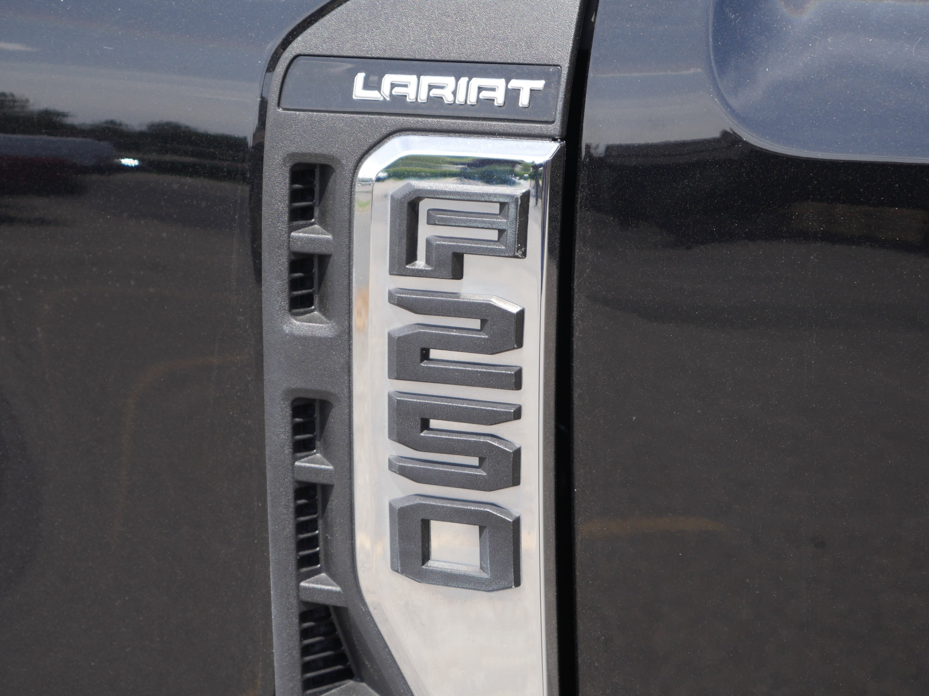 Certified Used 2023 Black Metallic Ford LARIAT image 20