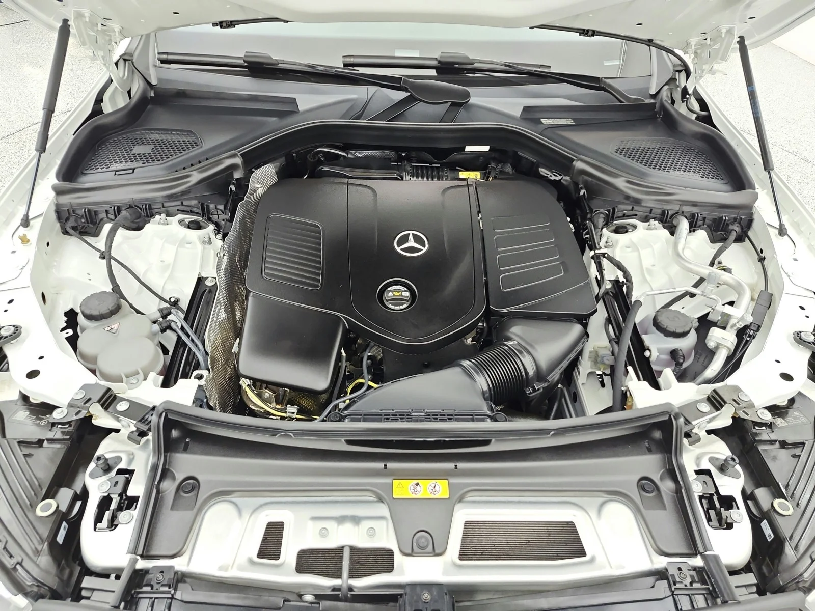 Certified Used 2026 Polar White Mercedes-Benz GLC 300 4MATIC® Coupe image 17
