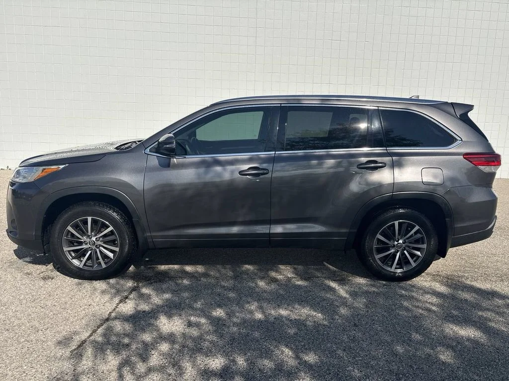 Used 2018  Toyota SE image 10