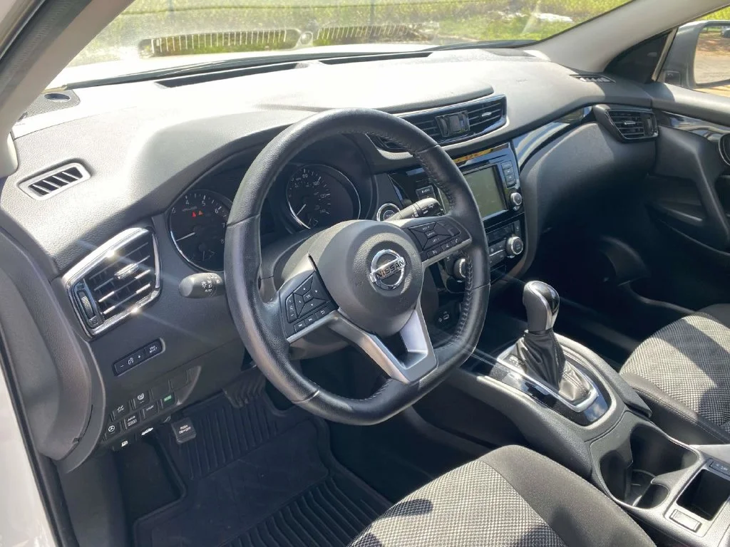 Certified Used 2022 White Nissan SV image 22