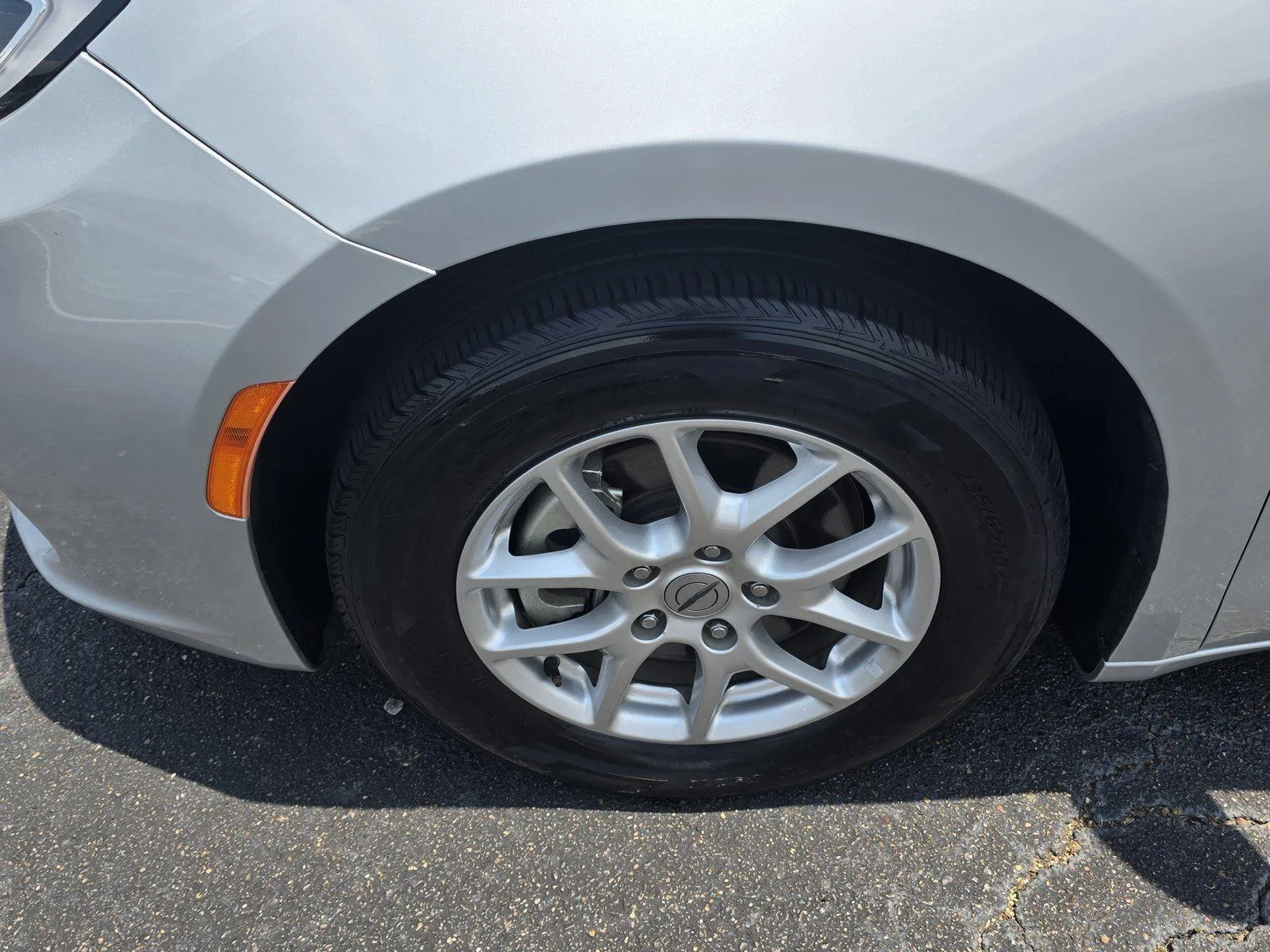 Used 2024 Silver Mist Clearcoat Chrysler Touring L image 38