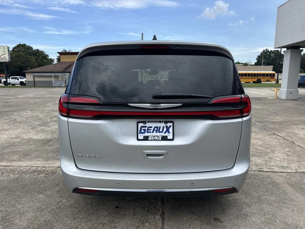 Used 2023 Silver Chrysler Touring L image 13