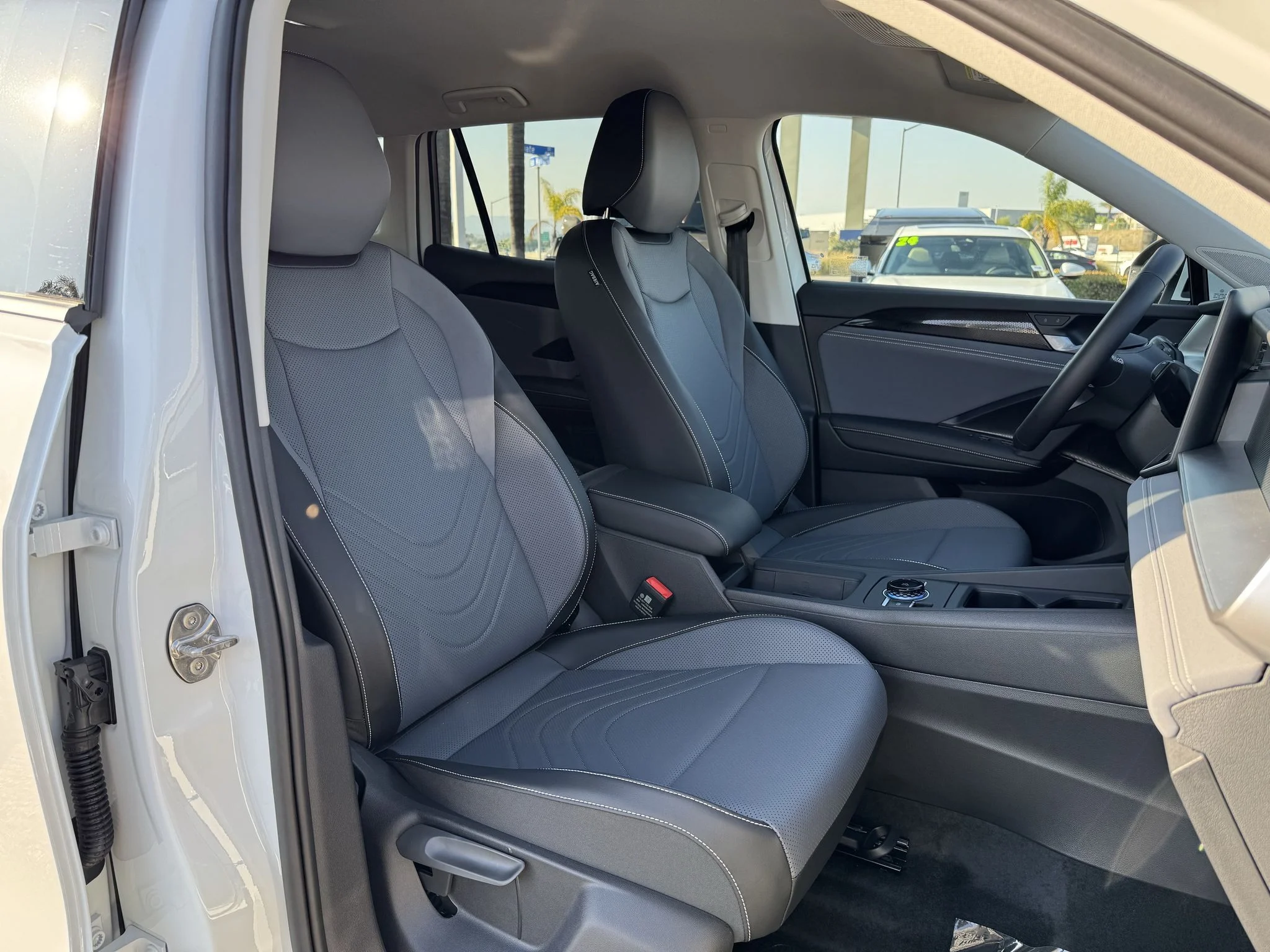 New 2026 Pure White Volkswagen SE image 36