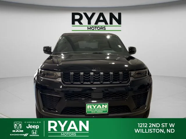 New 2026 Diamond Black Crystal Pearl-Coat Exterior Paint Jeep Laredo image 8