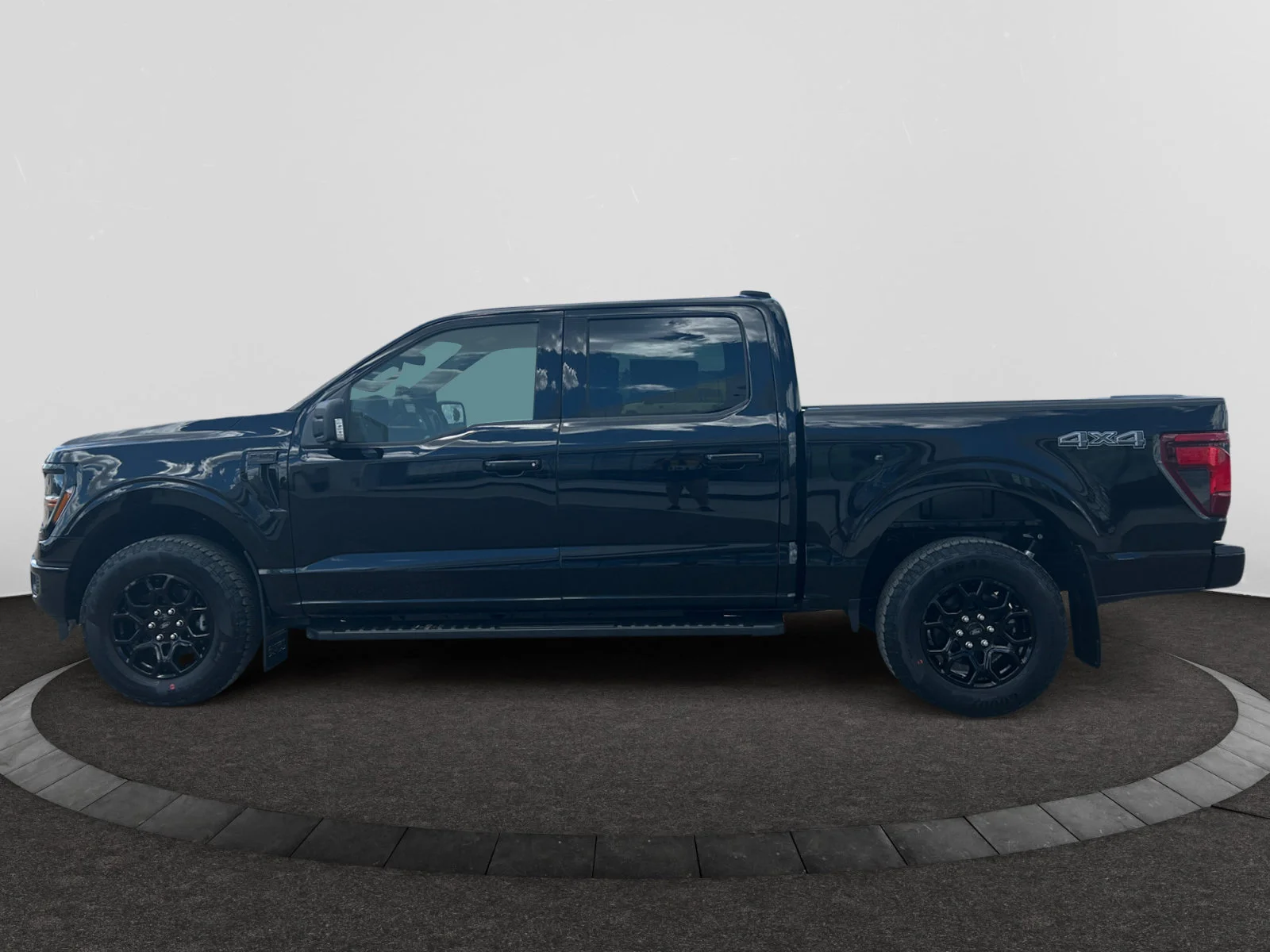New 2026 Agate Black Metallic Ford XLT image 2