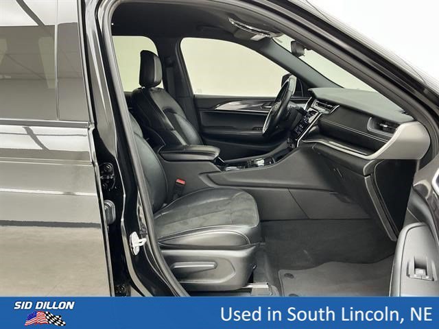 Used 2021 Diamond Black Crystal Pearlcoat Jeep Altitude image 25