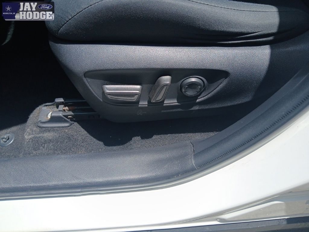 Used 2021 White Toyota XLE image 33